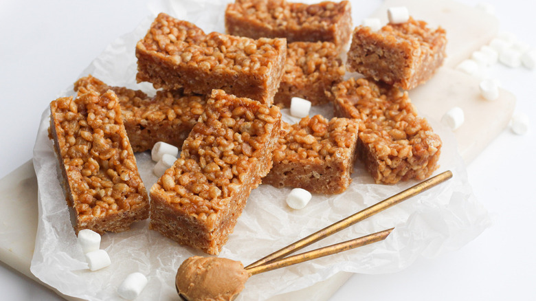 Homemade peanut butter rice crispy treats recipe