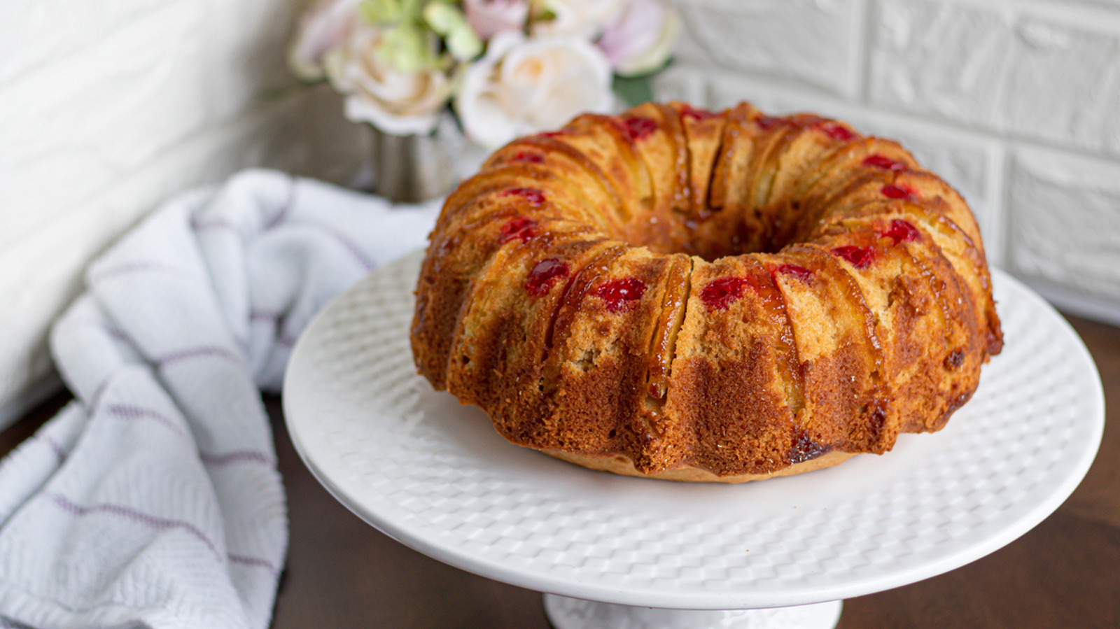 https://www.mashed.com/img/gallery/homemade-pineapple-upside-down-bundt-cake-from-scratch/l-intro-1620923779.jpg