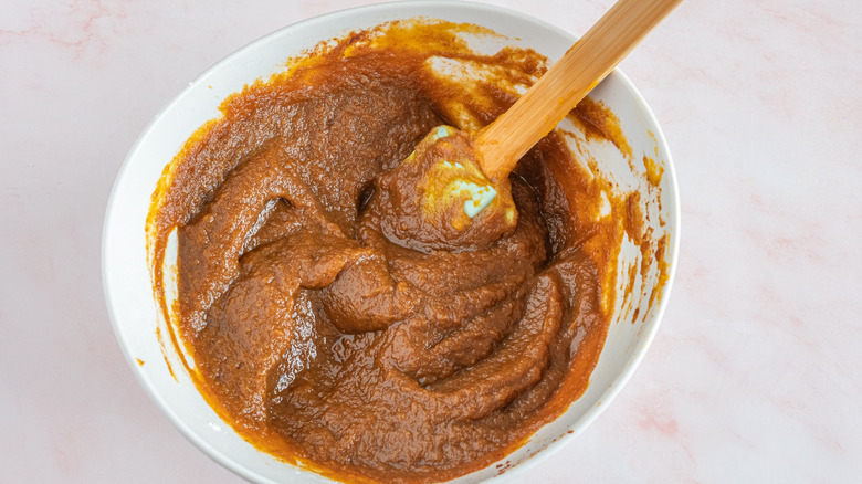 making pumpkin filling