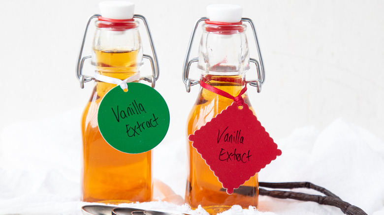 vanilla extract with gift labels