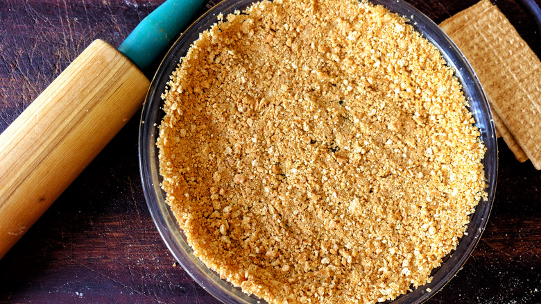 cheesecake crust in pie pan