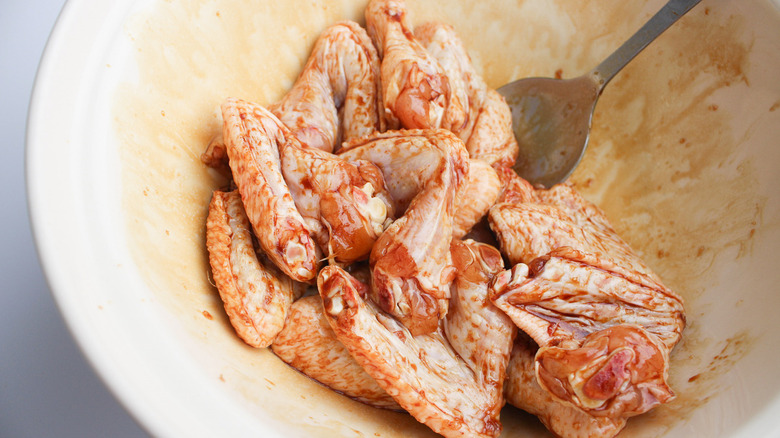 bowl of wings in marinade