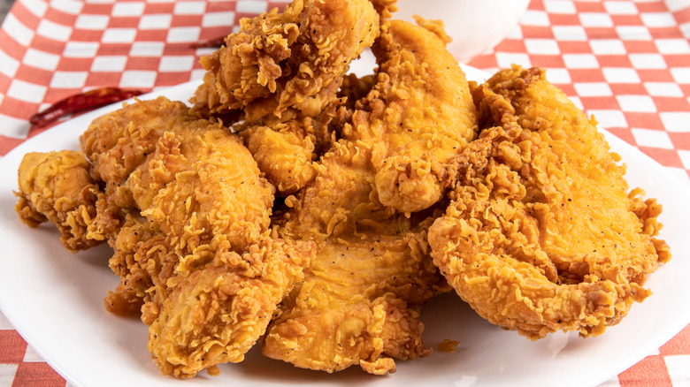 plate of chicken tenders