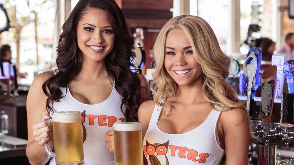 Discovernet The Real Reason Hooters Is Disappearing Across The Country