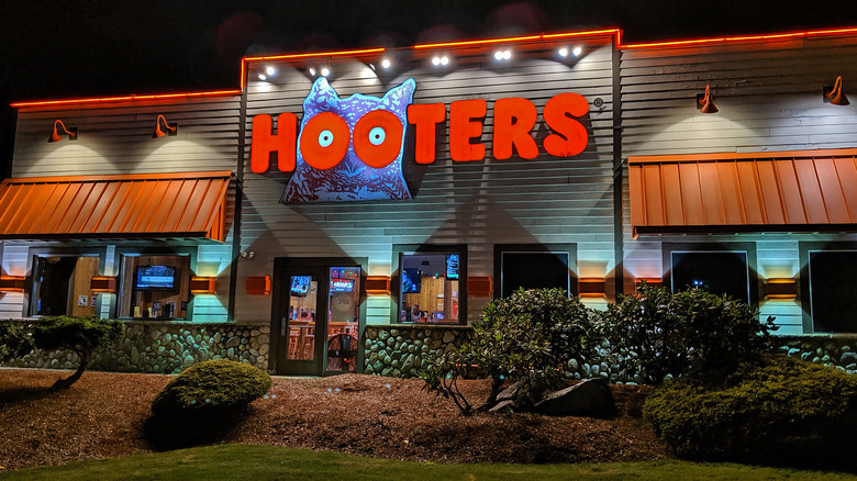 Hooters exterior