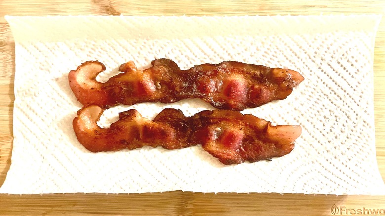 fried pieces of bacon