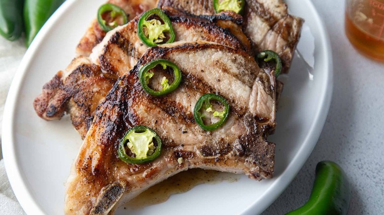 pork chops with sliced jalapeños