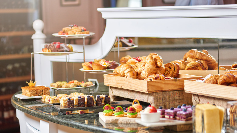 12 Hotel Breakfast Buffets Ranked From Worst To Best