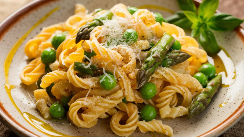 Pasta with peas and asparagus