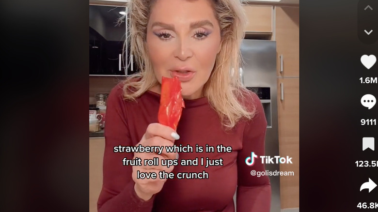 TikToker trying Fruit Roll-Up with mango