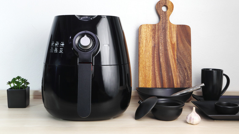 Air Fryer and more kitchen utensils 