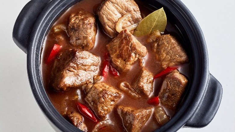 Bay leaf in pot of stew