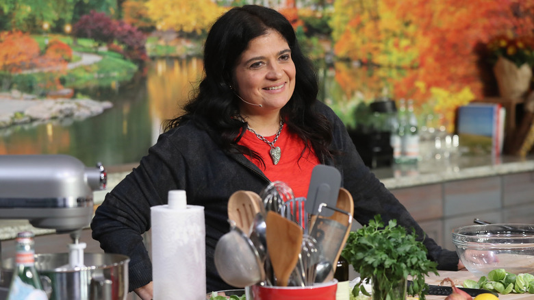 Alex Guarnaschelli doing a cooking demonstration