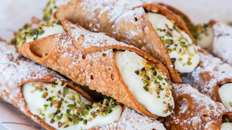 cannolis