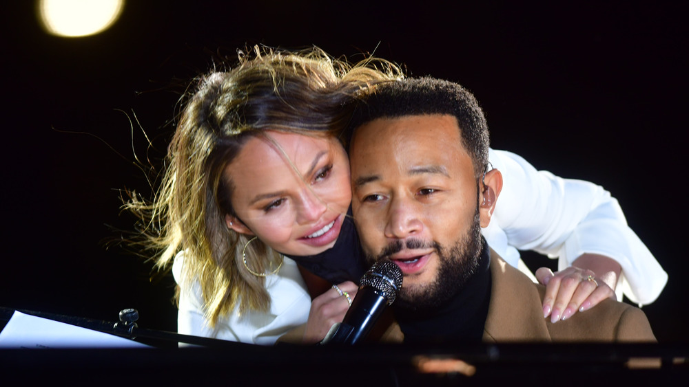 Chrissy Teigen and John Legend singing