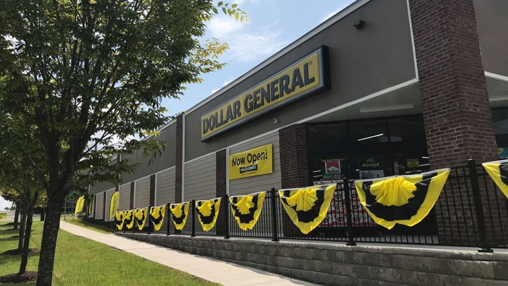 dollar general employee