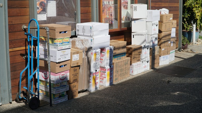 delivery outside restaurant