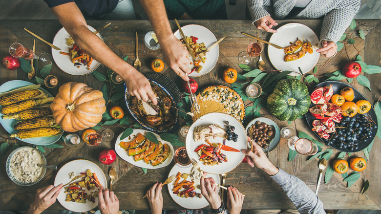 Friendsgiving table