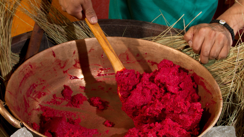 making ecuadorian helado de paila