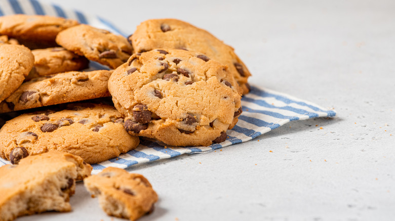 chocolate chip cookies