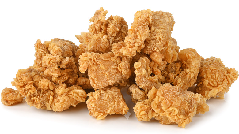 Fried popcorn chicken pieces