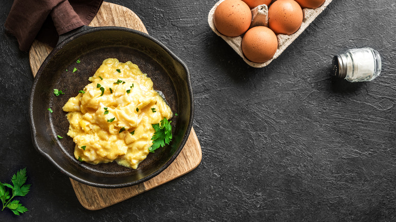 Scrambled eggs in pan