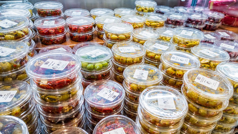 plastic deli containers