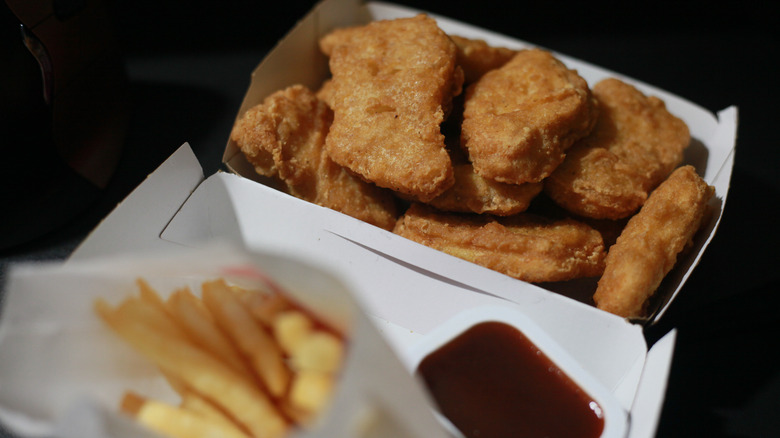 nuggets with sauce