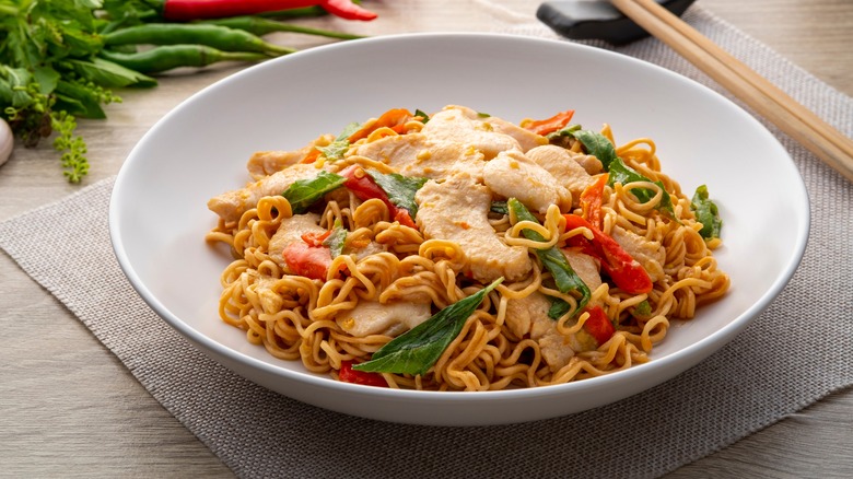 Noodles with chicken