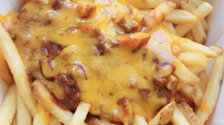 chili cheese fries