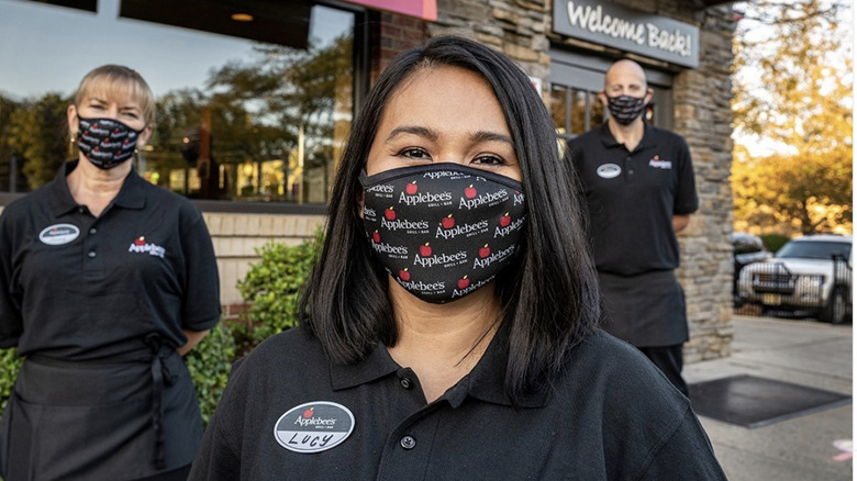 Applebee's employees wearing protective face masks outside restaurant