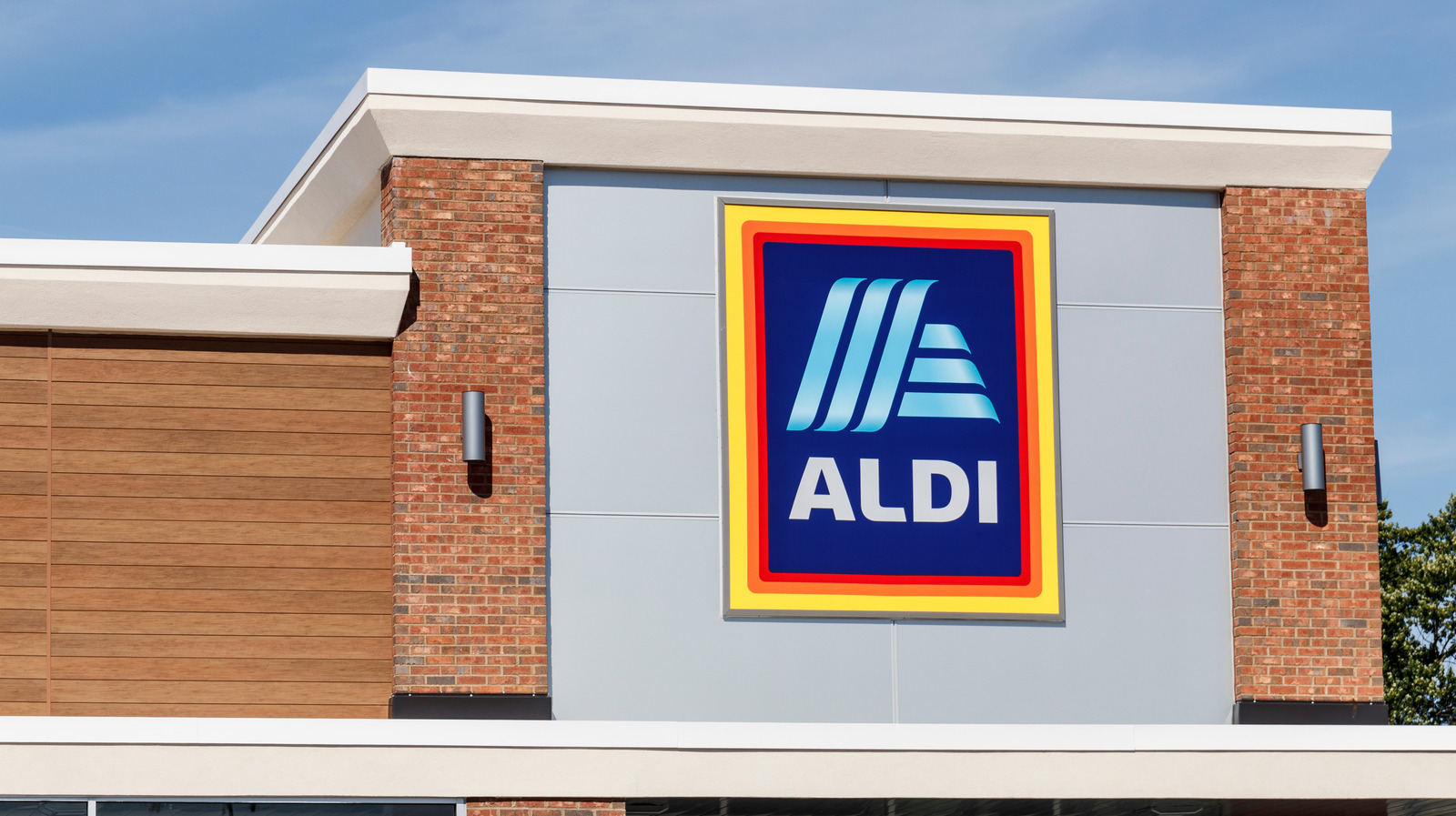 How Rich Is The CEO Of Aldi And What's The Average Pay Of Its Employees?