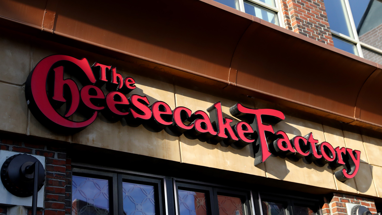 How Rich Is The Cheesecake Factory CEO And What's The Average Pay Of