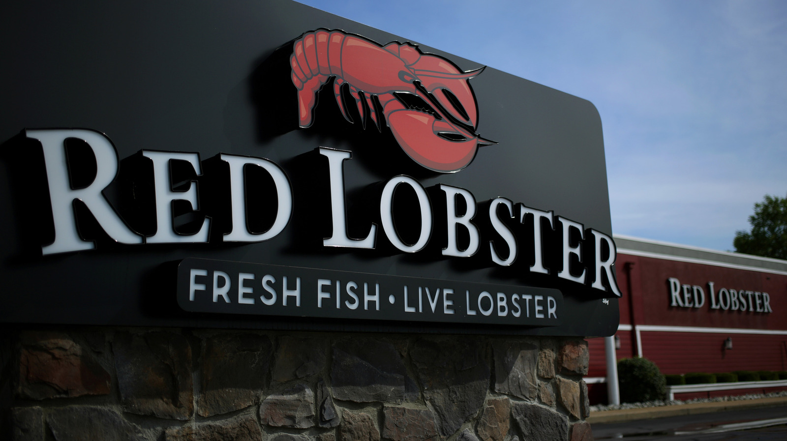 How Rich Is The Red Lobster CEO And What's The Average Pay Of Its