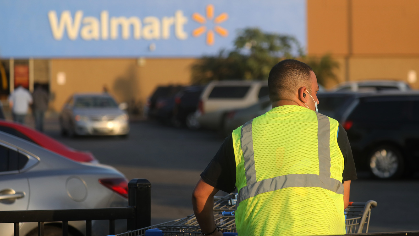 How Rich Is The Walmart CEO And What's The Average Pay Of Its Employees?