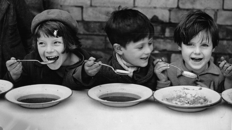 Schoolchildren eating lunches