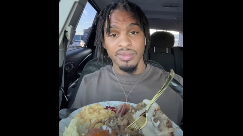 Keith Lee eating in car