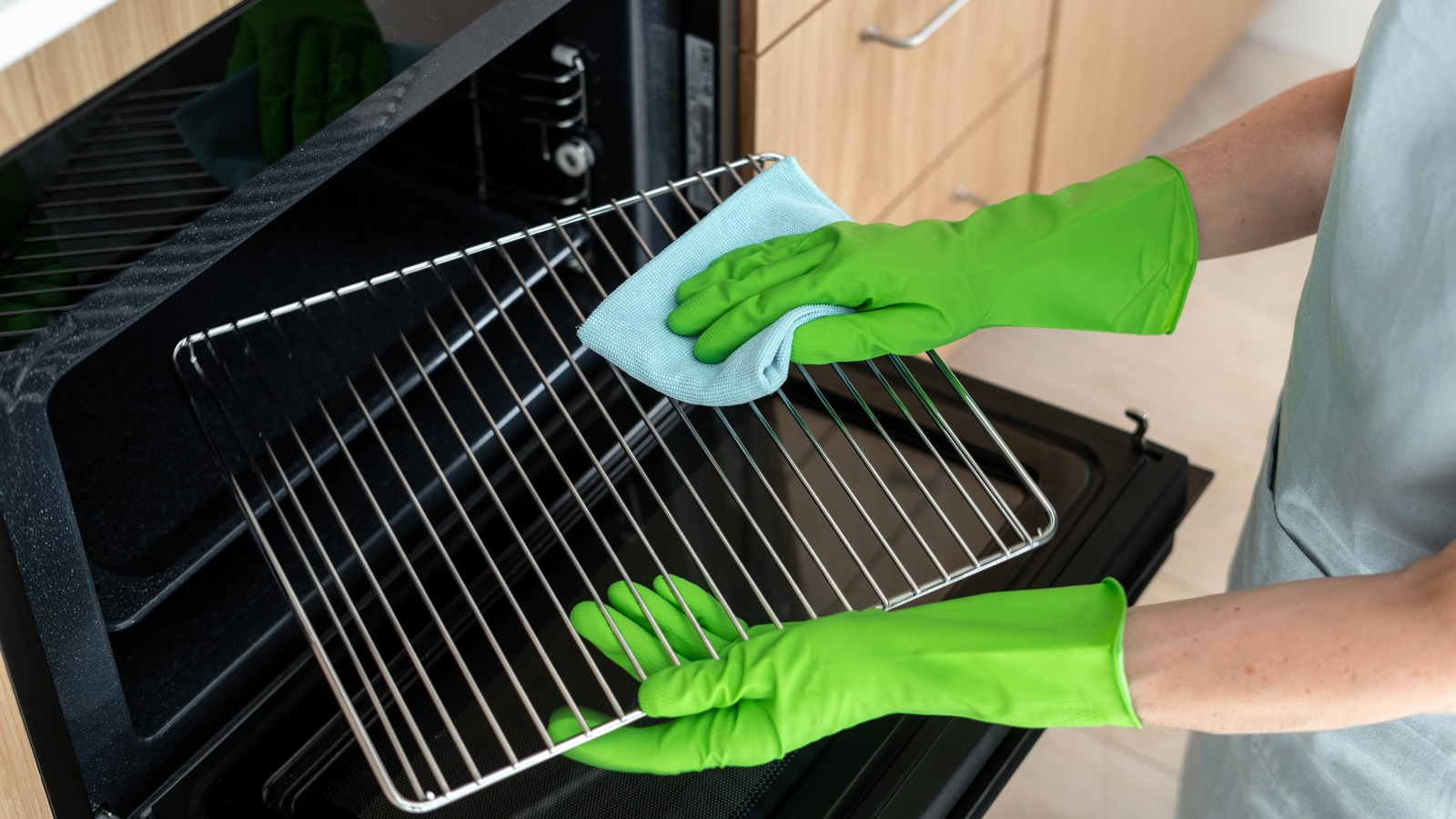 Ice bag trick 2025 to clean oven