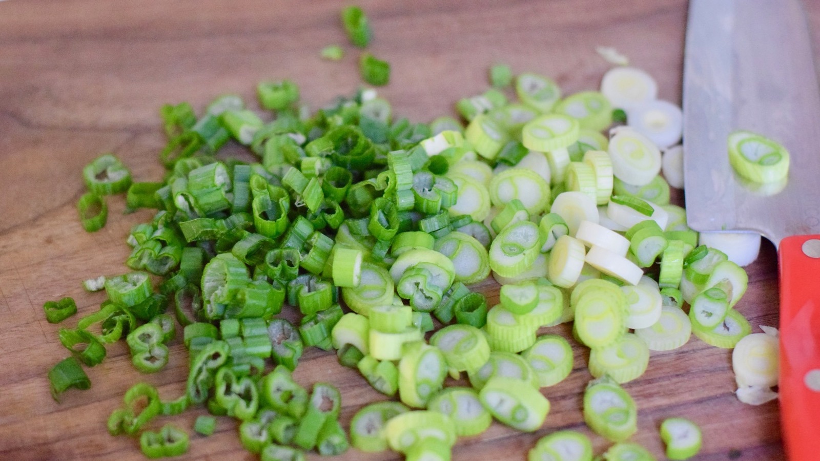 How to Cut Green Onions (Scallions), Recipe