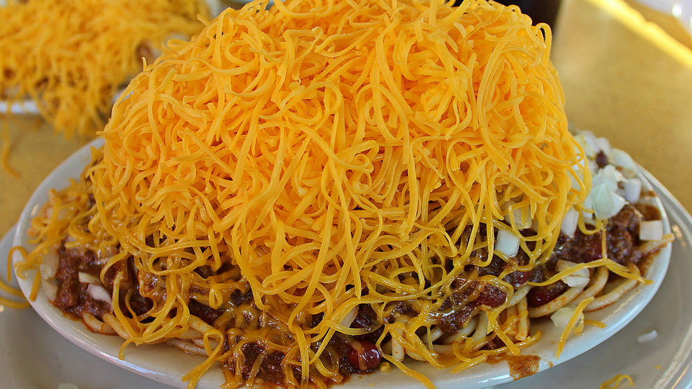 Cheesy 5-Way chili with spaghetti 