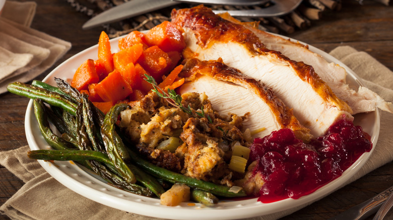 How To Fly With Your Thanksgiving Leftovers, According To The TSA