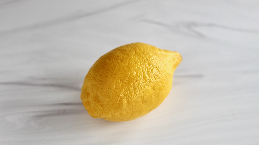 Close up of fresh lemon