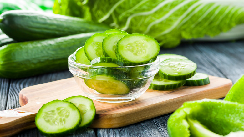 sliced cucumber in bowl 