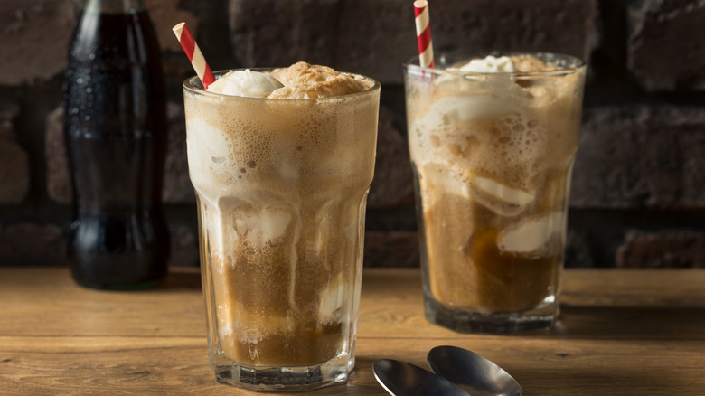 Root beer float, vanilla ice cream