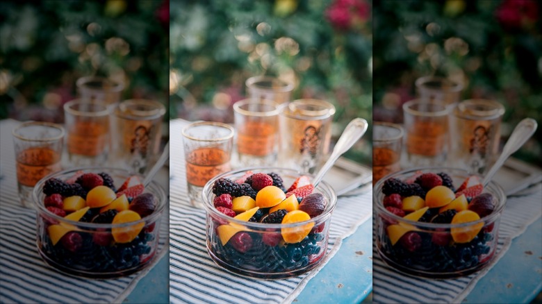 Fruit salad with wine