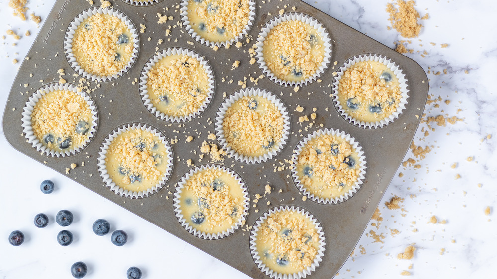 muffins with streusel topping