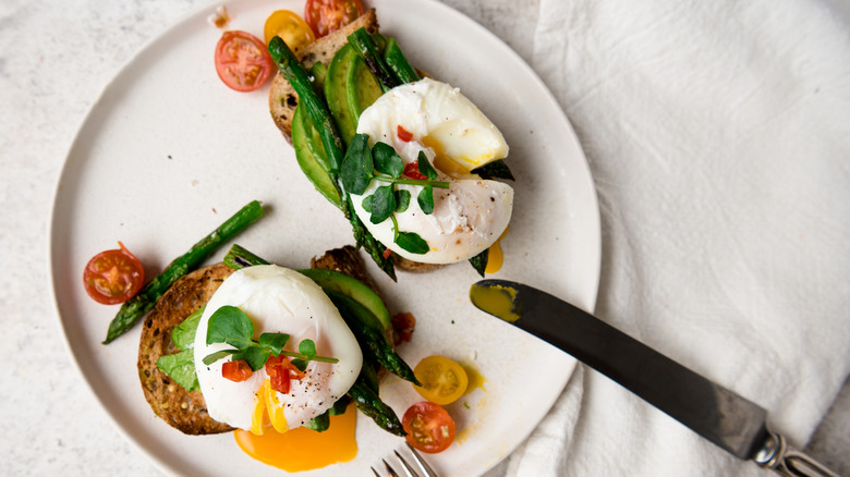 Two poached eggs on toast