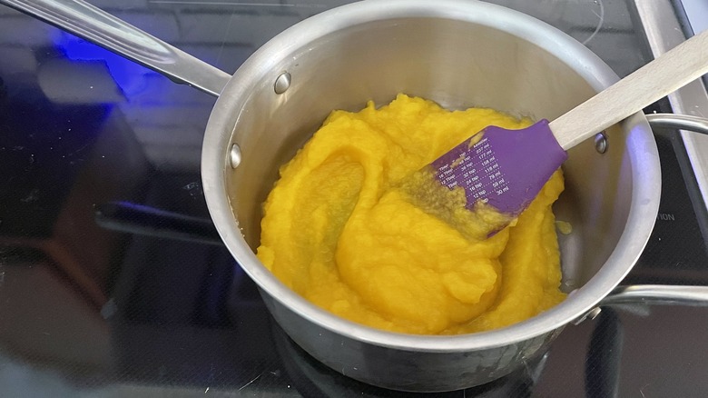 Pumpkin purée in pot