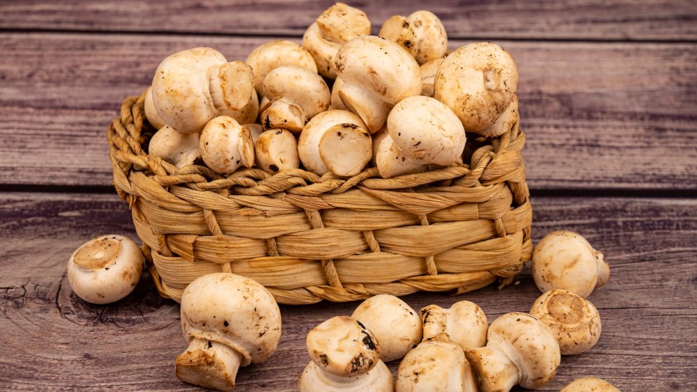 white button mushrooms