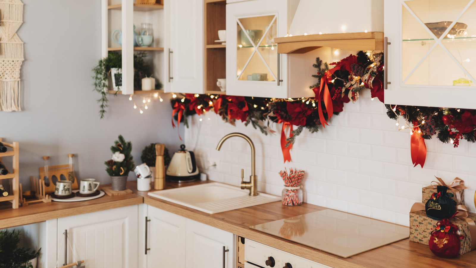 How To Stay On Top Of Cleaning Your Kitchen During The Busy Holiday Season